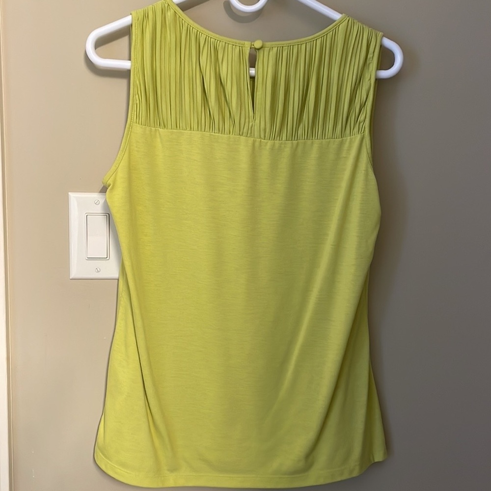 Banana Republic green sleeveless top - Picture 2 of 8